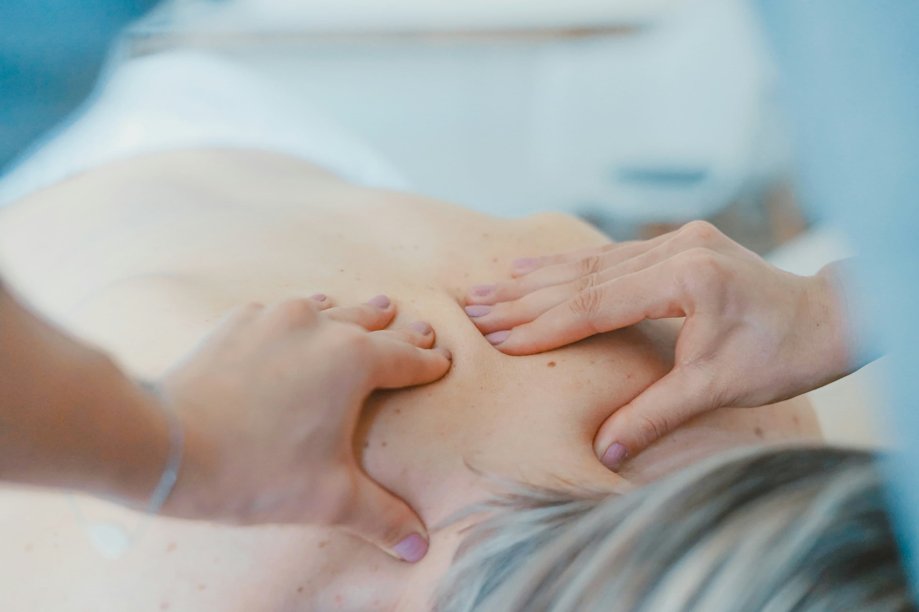 Photo by Toa Heftiba on Unsplash (https://unsplash.com/photos/hBLf2nvp-Yc): masseuse working on client's back